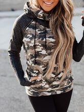 Load image into Gallery viewer, Camouflage Printed Pocket Sweatshirt