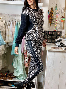 Leopard print stretch sports suit