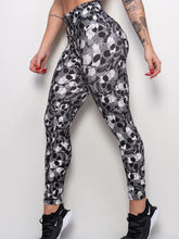 Load image into Gallery viewer, Skull Print Tight Yoga Pants