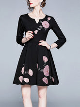 Load image into Gallery viewer, Appliqué Embroidered Three-dimensional Cut Fashion V-neck Dress