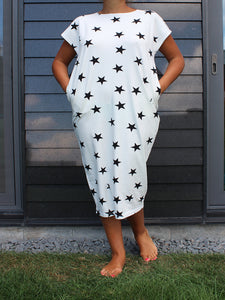 Women Black Stars Loose Fit Dress with Pockets