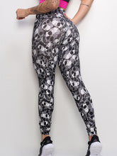 Load image into Gallery viewer, Skull Print Tight Yoga Pants